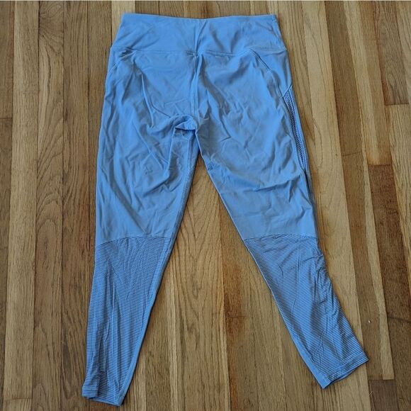 Victoria's Secret Victoria Sport Knockout Blue leggings with macrame side detail - Picture 2 of 4